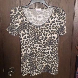 ALLOY Leopard print short sleeve shirt